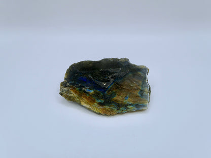 Labradorite semi-polie, semi-brute