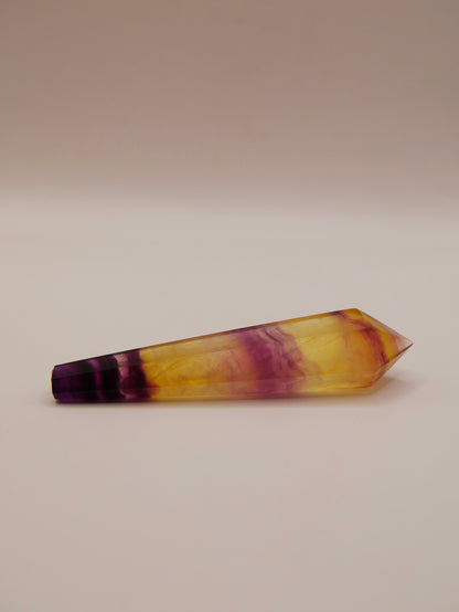 Pointe de fluorite multicolore